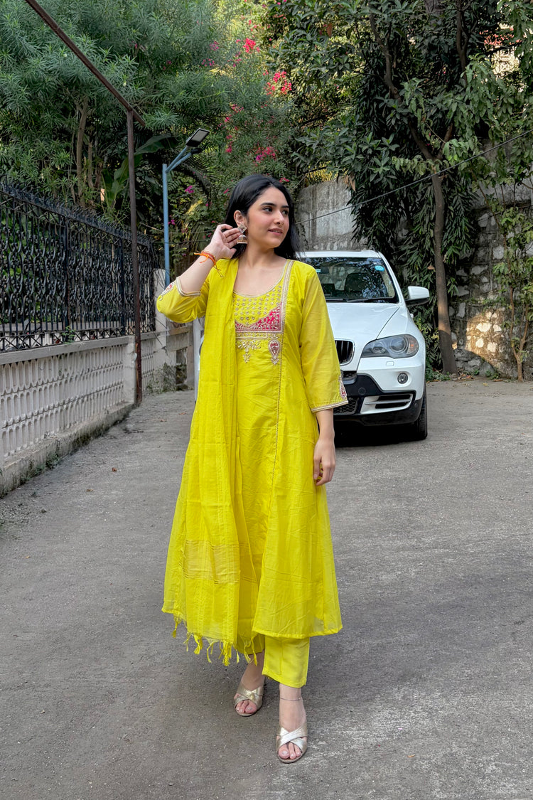 Mul Chanderi Dupatta Set with Contrast Pink Embroidery