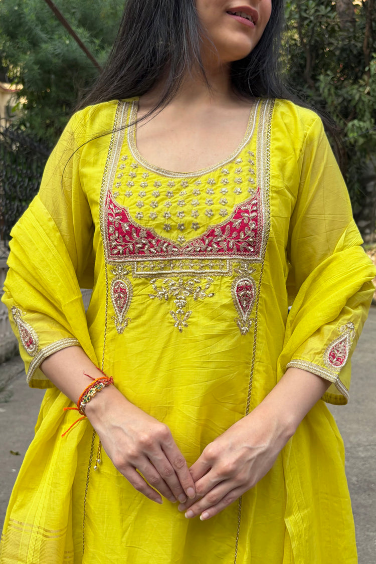 Mul Chanderi Dupatta Set with Contrast Pink Embroidery