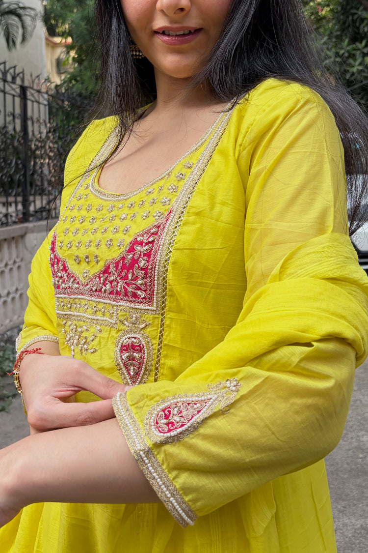 Mul Chanderi Dupatta Set with Contrast Pink Embroidery